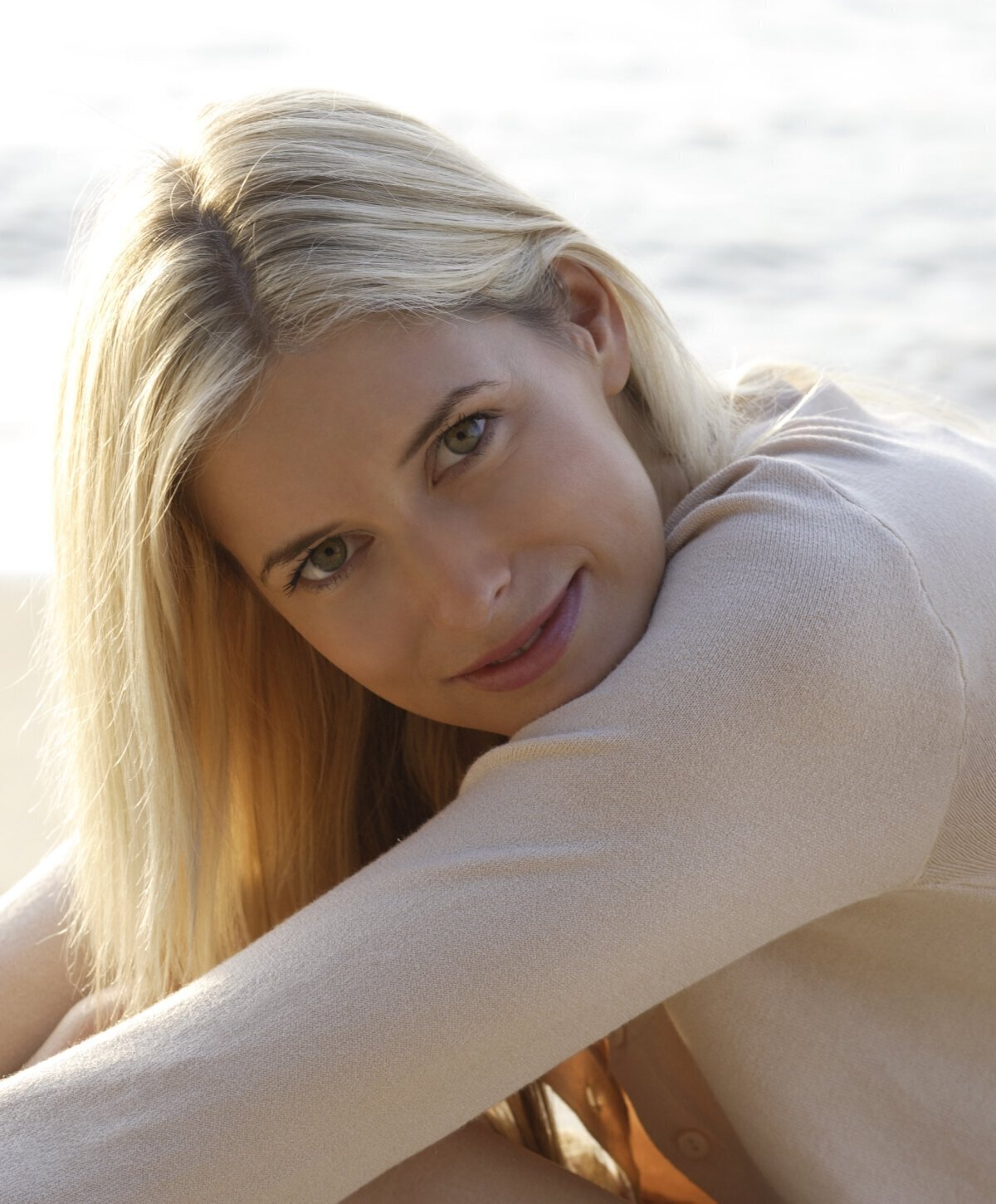 St. Louis Blepharoplasty model with blonde hair