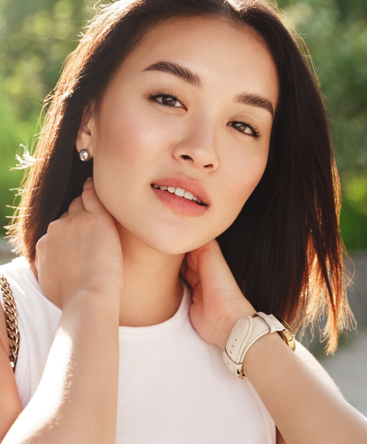 St. Louis photofacial model wearing white