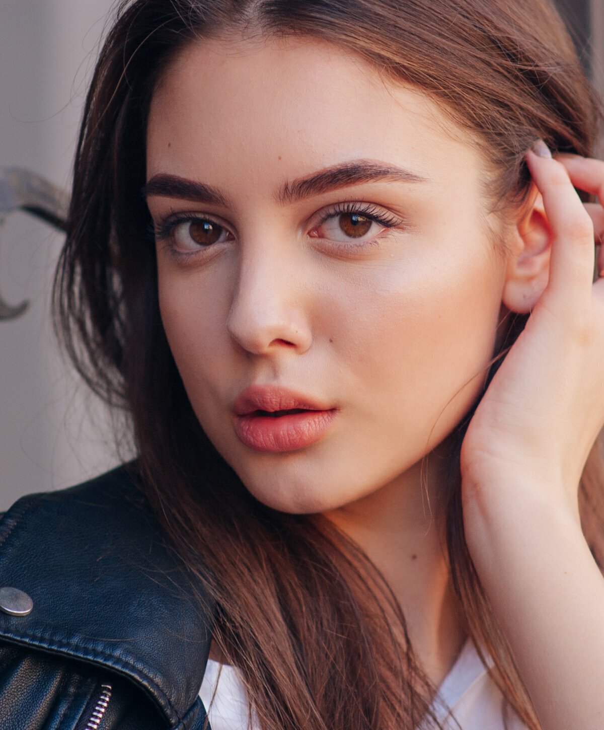 St. Louis Hydrafacial model with brown hair