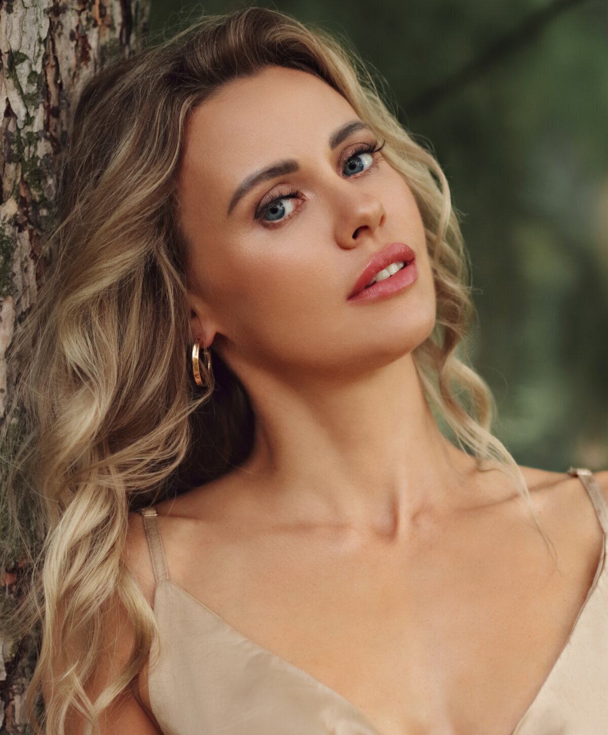 St. Louis Microdermabrasion model with wavy hair